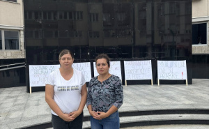 Majka iz Bihaća protestuje, tvrdi da sistem štiti nasilnika: Centar za socijalni rad negira optužbe