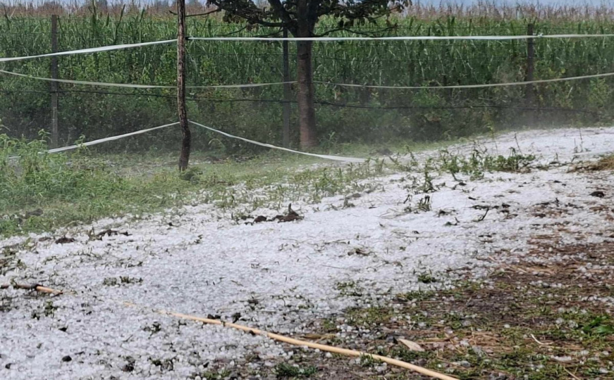 Oluja poharala Sloveniju i Italiju: Ulice pretvorene u rijeke, vjetar čupao krovove