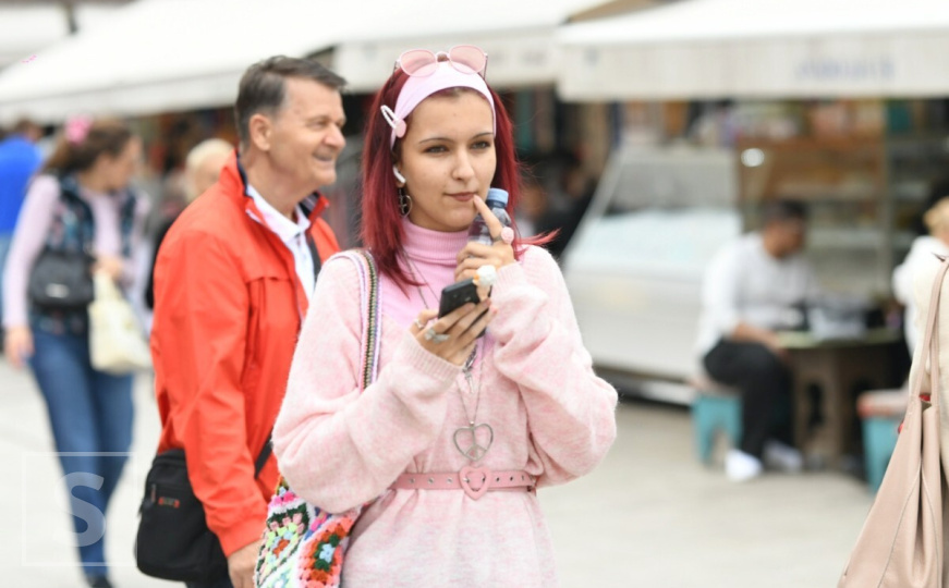 Grad osmijeha i različitih jezika: Sarajevo vrvi turistima, uživaju na ulicama glavnog grada