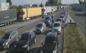 Odlazi dijaspora: Ogromne su kolone na graničnim prijelazima BiH, pogledajte fotografije