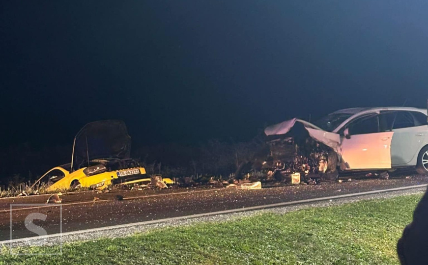 Stravična nesreća u Sarajevu: Učestvovala tri vozila, više osoba povrijeđeno