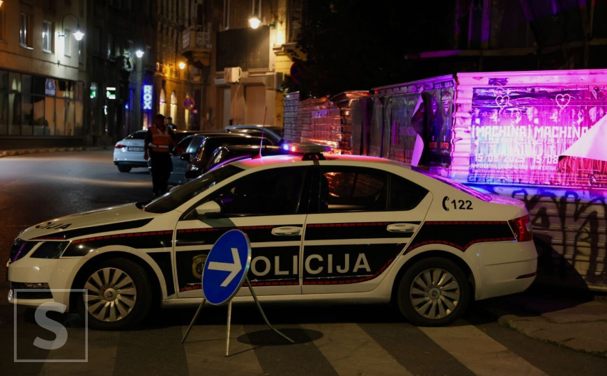 Saobraćaj obustavljen: Prevrnulo se vozilo kod Sarajeva, vozač izgubio kontrolu, poginuo saputnik