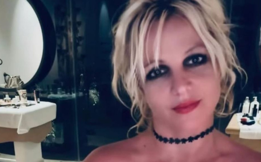 Britney Spears ponovo šokira: Objavila potpuno golu fotografiju