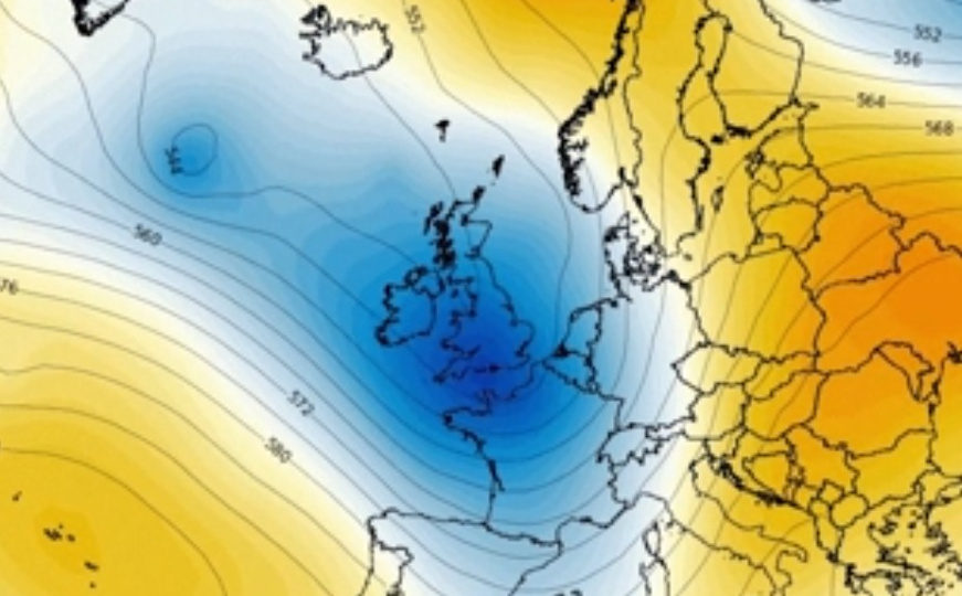 Europa se sprema za udare ostataka uragana Erin: Očekuju se valovi od 12 metara