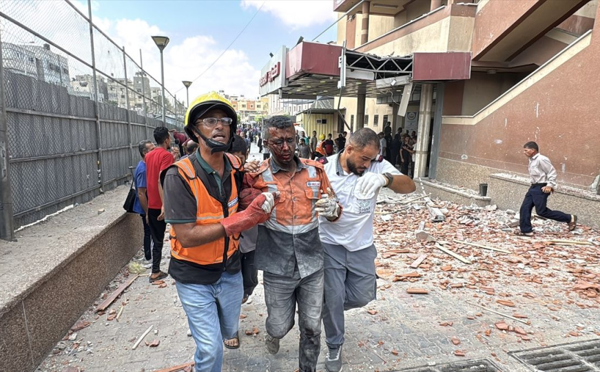 Snimak užasa iz Gaze: Dok su Palestinci spašavali ranjene i poginule, Izrael opet granatirao bolnicu