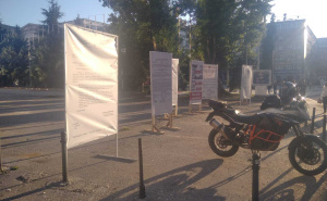 Parking saga se nastavlja: Mulić opet postavio transparente kod NPS-a, uputio poruke Mandiću