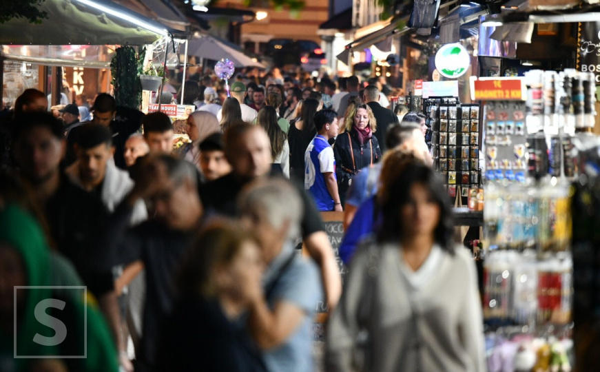 Ponedjeljak kao petak: Noćna šetnja Sarajevom, Baščaršija vrvi turistima