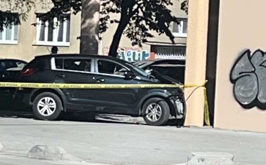 Saobraćajna nesreća u Sarajevu: Automobilom udario pješaka, pa se zabio u zgradu