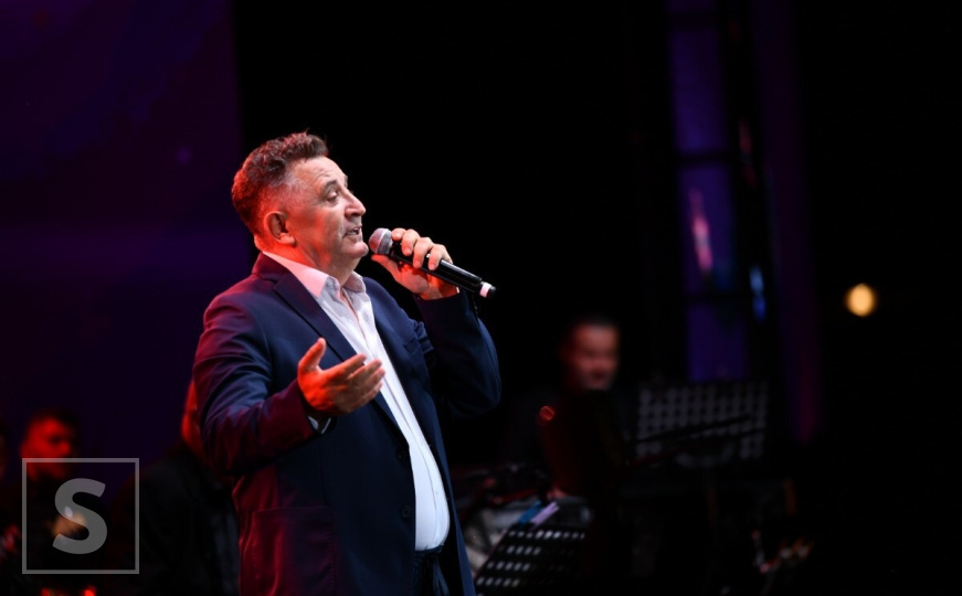 Veliki hitovi i slavna imena narodne muzike i večeras raspjevali Ilidžu: Paldum, Koke, Begović...