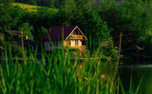 Bračni par kupio kuću staru 400 godina: Pogledajte šta su otkrili u dvorištu