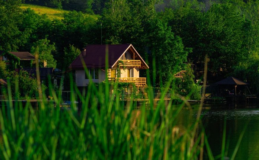Bračni par kupio kuću staru 400 godina: Pogledajte šta su otkrili u dvorištu
