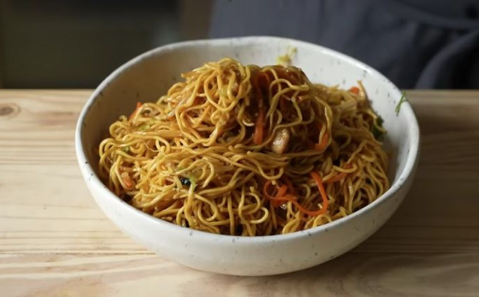 Želite li jednostavan i hranjiv obrok: Recept za kinesku deliciju "Chicken Chow Mein"