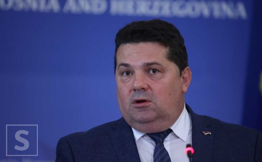 Stevandić zaboravio na mikrofon pa raskrinkao sebe i režim: "Moram malo čvrsto"