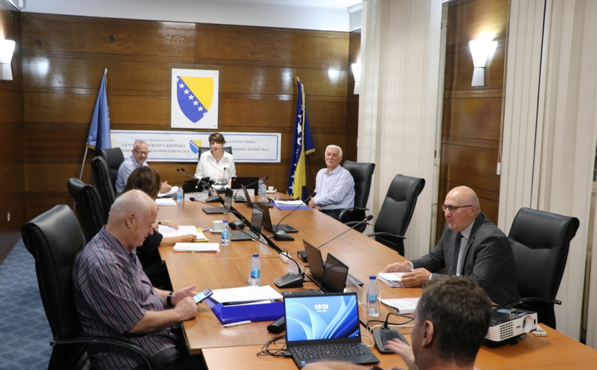 Sutra sjednica CIK-a: Odlučuje se o raspisivanju prijevremenih izbora za predsjednika RS