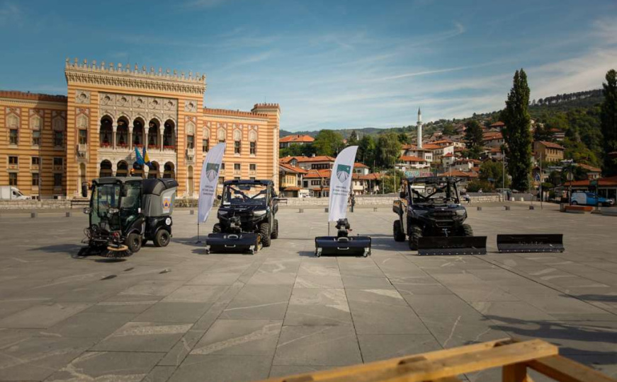 Spremni za zimu: Općina Stari Grad nabavila 3 specijalizovana vozila za čišćenje snijega