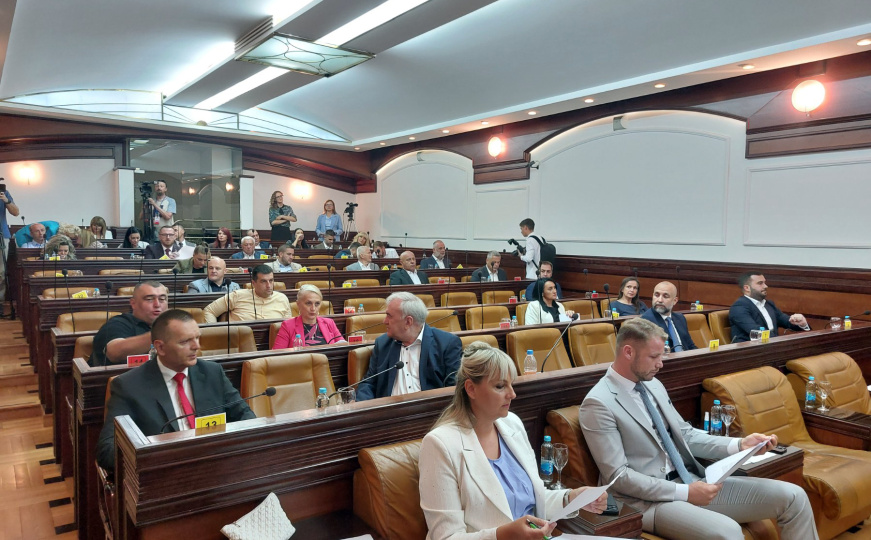 Vanredna sjednica u Banjoj Luci prekinuta nakon višesatne rasprave, Stanivuković morao na put