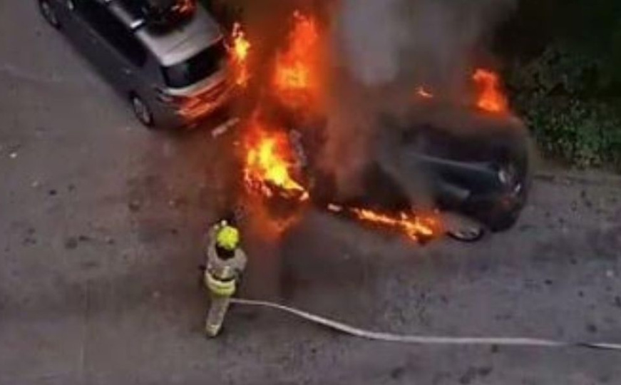 Požar na Grbavici: Jutros gorio automobil, istraga u toku