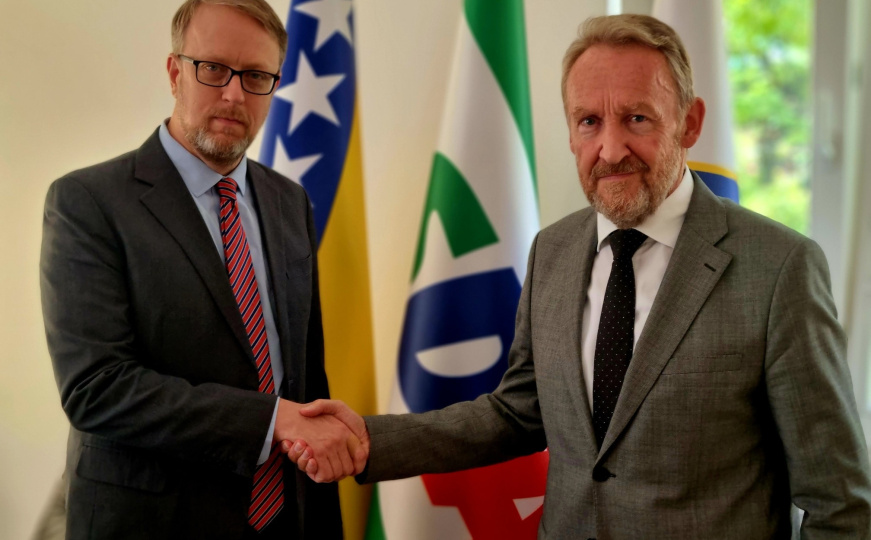 Izetbegović se sastao sa Koskijem: Razgovarali o političkoj krizi, Dodik bio glavna tema