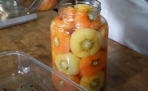 Barene paradajz paprike: Tajna koja decenijama osvaja domaćice, a uz jednu caku imaju najbolju aromu