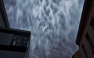 Neobična pojava: Iznad Prijedora snimljeni mammatus oblaci