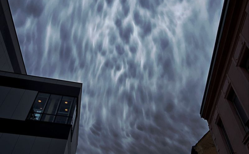 Neobična pojava: Iznad Prijedora snimljeni mammatus oblaci