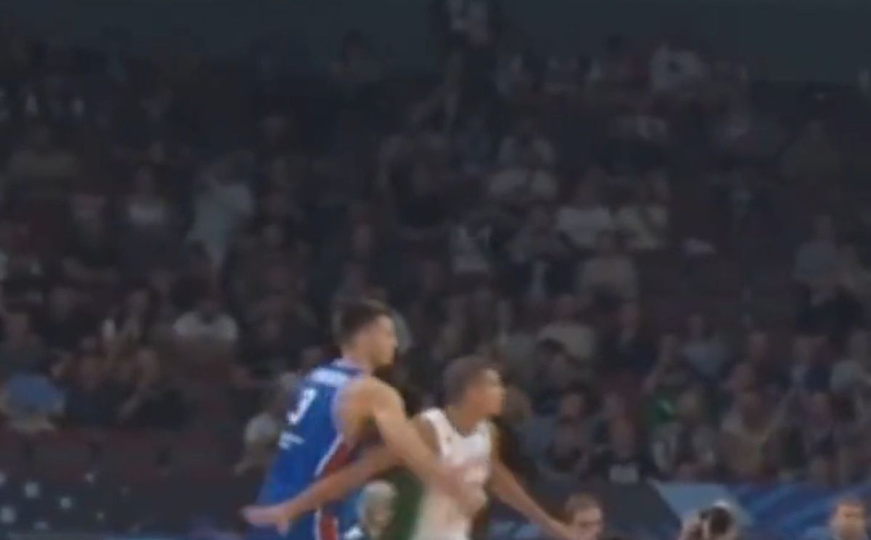 Pomračenje uma srbijanskog košarkaša: Zbog udaranja protivnika isključen nakon 4 minute igre