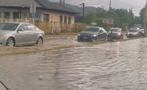 Vozači, oprez - podvožnjak na ulazu u bh. grad poplavljen: Vozačima preporučena alternativna ruta