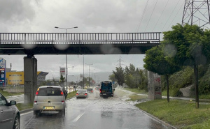 Vozači, oprez: Gužva na ulazu u Sarajevo, cesta pod vodom
