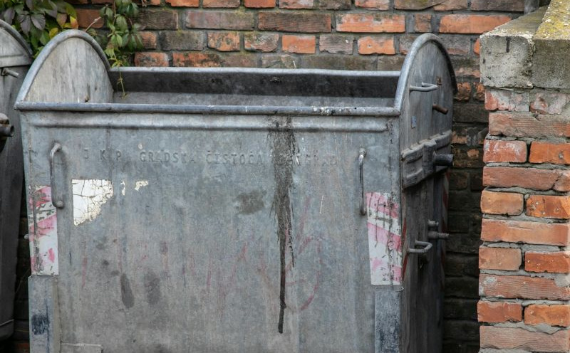Ispitana majka koja je ostavila bebu u Zemunu pored kontejnera, oglasio se i otac: "Tresao sam se"