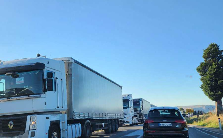 Haos na cestama: Prijevoznici ispunili obećanje. Blokirali BiH, granice i gradovi u potpunom kolapsu