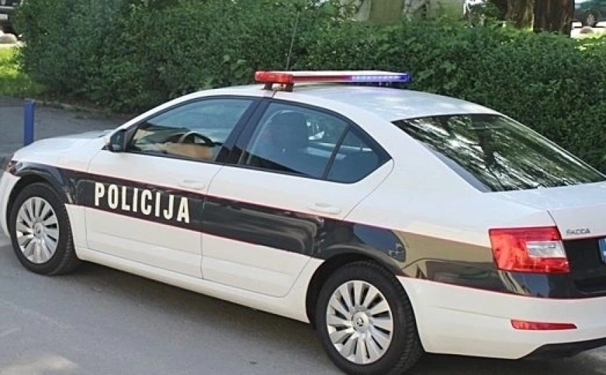 Tuzla: Nepoznati počinilac ispalio više hitaca iz vozila u pokretu