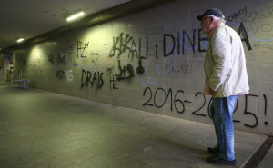 Pothodnik na Stupu stoji zapušten: Sve je išarano grafitima, a pokretne trake nisu u funkciji