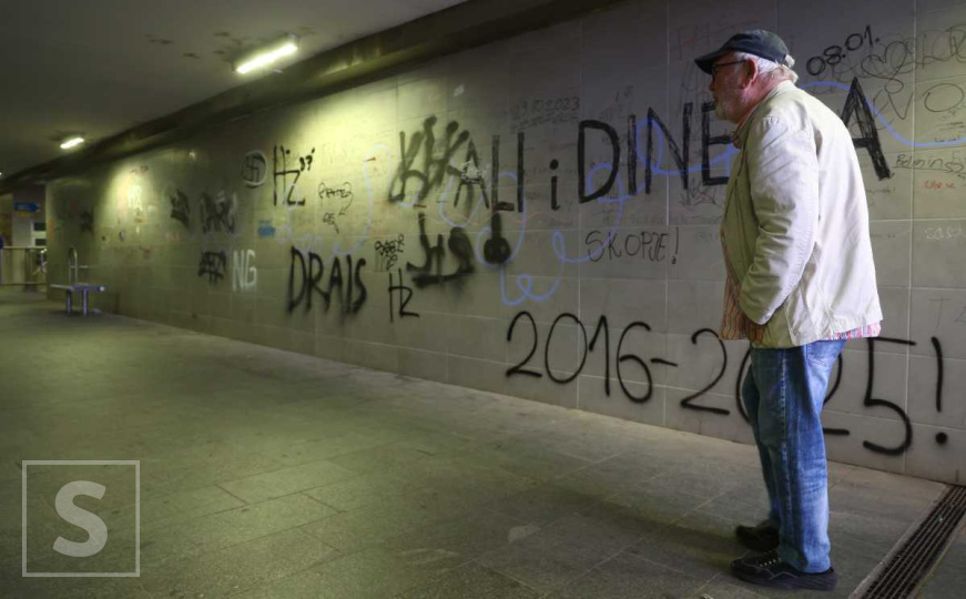 Pothodnik na Stupu stoji zapušten: Sve je išarano grafitima, a pokretne trake nisu u funkciji