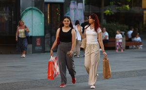 Zlatni sat u Sarajevu: Građani i turisti uživali u šetnji i zalasku sunca