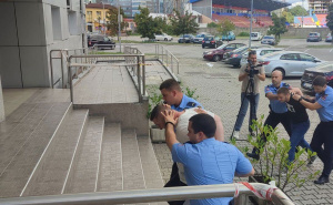 Održano ročište ocu i sinu koji su brutalno pretukli policajce u Banjoj Luci