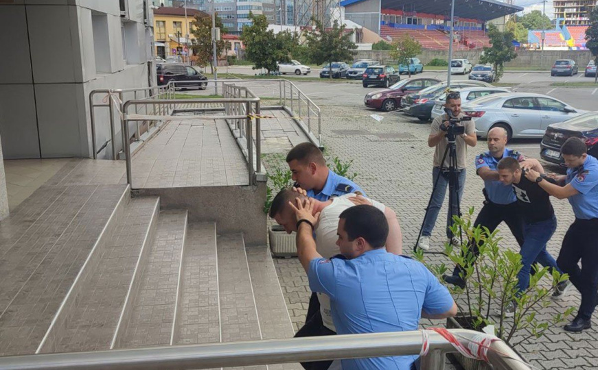Održano ročište ocu i sinu koji su brutalno pretukli policajce u Banjoj Luci