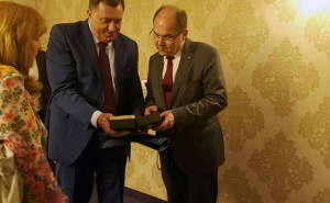 Bez svjetla javnosti: Dodik i Schmidt proteklih mjeseci imali više tajnih sastanaka?