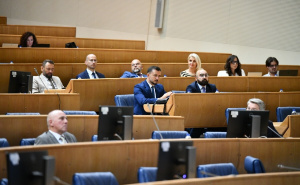 Plate državnih službenika i vojnika na čekanju: Sindikati spremaju tužbe