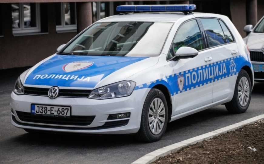 Nasilje u porodici u Rogatici: Suprugu vukao za kosu, gurnuo niz stepenište i izbacio iz kuće