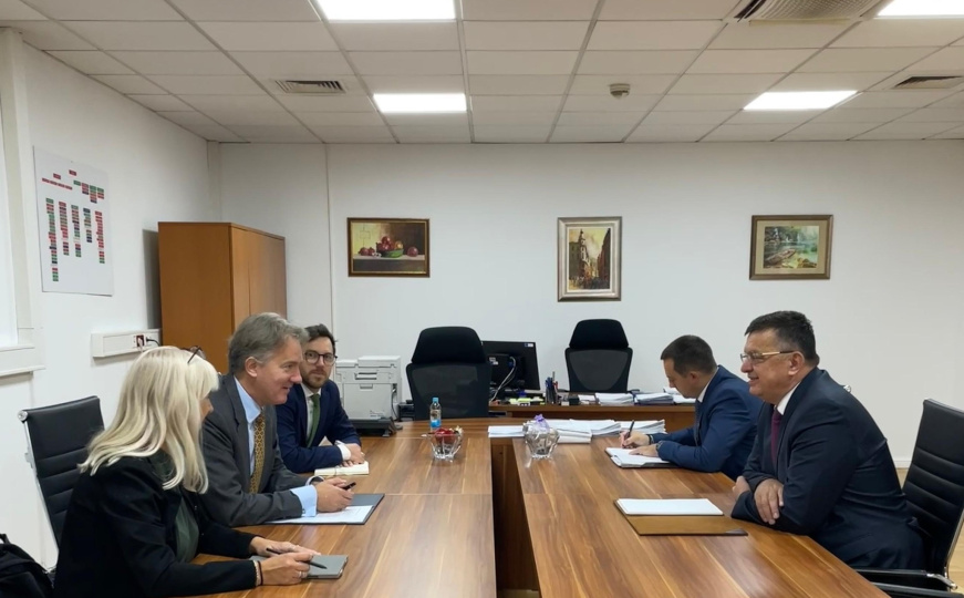 Hladan tuš za Dodika: Otkriveno s kim se ambasador Velike Britanije sastao u Banjoj Luci