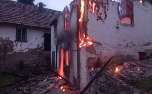 Gorjela kuća: Vatrogasci zatekli požar u fazi živog zgarišta