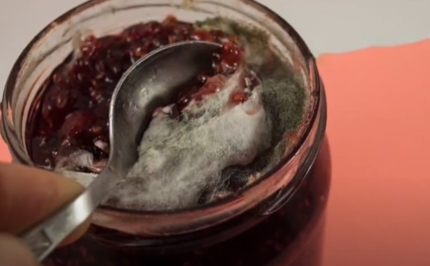 Šta učiniti kad primijetite buđ u džemu: Baciti teglu ili postoji rješenje?