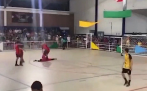 Stravičan trenutak na utakmici: Golman preminuo nakon što je odbranio penal