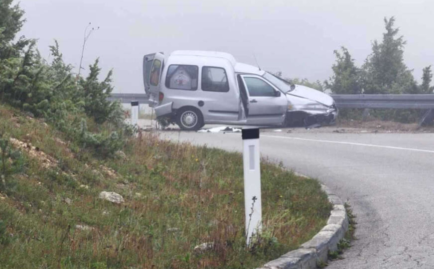 Tragedija u BiH: Vozač izašao nakon nesreće da postavi trougao, pa poginuo