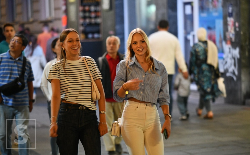 Subotnja večer u Sarajevu: Vesela lica i dobra amosfera na ulicama glavnog grada BiH