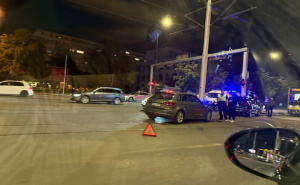 Saobraćajna nesreća u Sarajevu: Učestvovala dva vozila, hitna na terenu