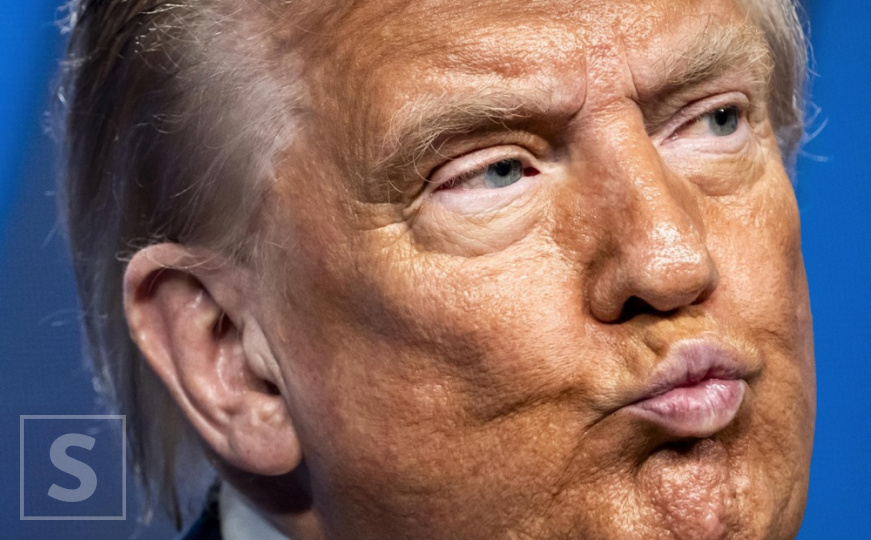 Donald Trump objavio bizarnu fotografiju uz još gori opis: "Volim miris deportacija ujutro"