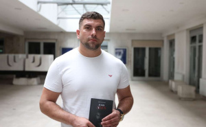 "Kriv što si živ": U ponedjeljak u Sarajevu promocija knjige Alena Muhića