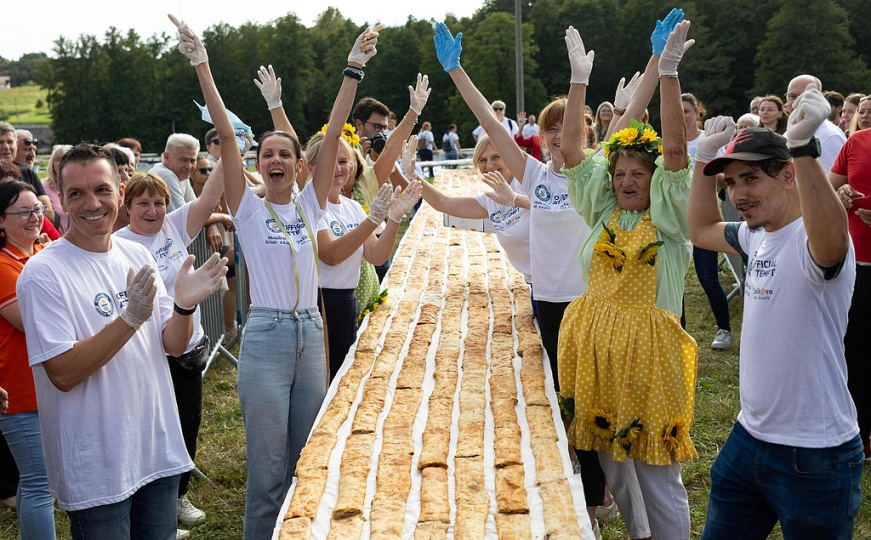 Srušen svjetski rekord: U bh. susjedstvu ispečena najduža štrudla na svijetu