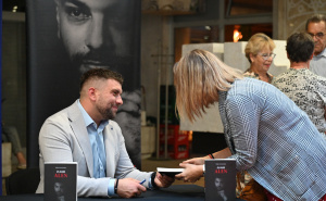 Predstavljena knjiga 'Ja sam Alen' u Sarajevu: Glas hiljada onih koji su decenijama bili nevidljivi